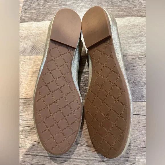 Women Gold Leather Shoes - Picture 5 of 5